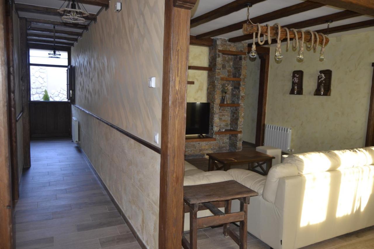 El Capricho De Los Carrascos Juarros de Voltoya Luaran gambar